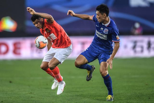 国际足坛中锋身价Top10：哈兰德1.8亿欧元霸榜