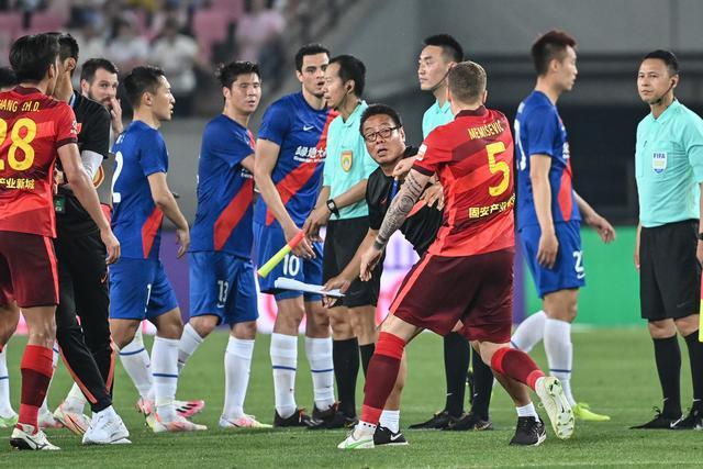 李凯尔:代表中国对我意味着很多 感谢中国球迷