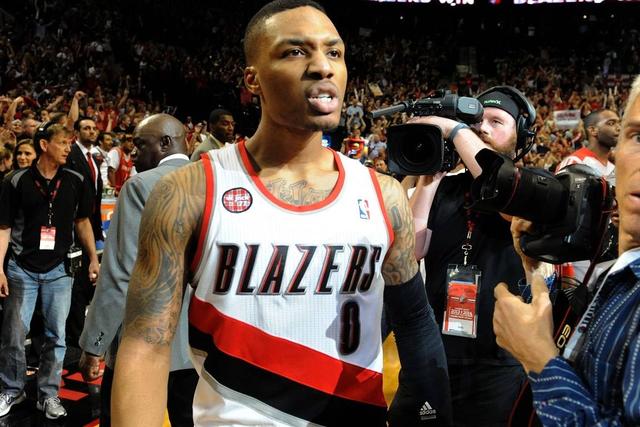 水花合砍58分戴维斯20分 勇士大胜火箭获6连胜